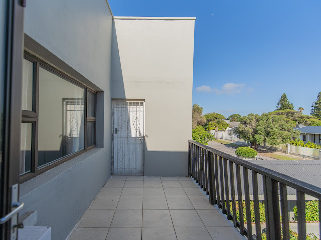 5 Bedroom Property for Sale in Summerstrand Eastern Cape